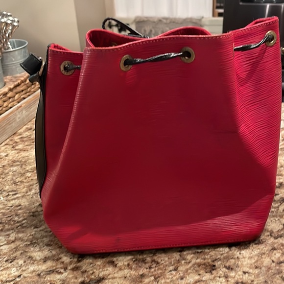 AUTHENTIC Louis Vuitton Epi Petit Noe Drawstring Shoulder Bag - Picture 2 of 12